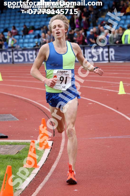 Mens under-17s 3 stage relay, Northern Senior 6 and 4 and Junior Stage Road Relays, SportsCity, Manchester. Photo:  David T. Hewitson/Sports for All Pics